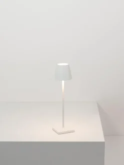 Lámparas De Mesa De Exterior|Lámparas De Techo></noscript>Zafferano Lámpara de mesa LED regulable Poldina, portátil Blanco mate