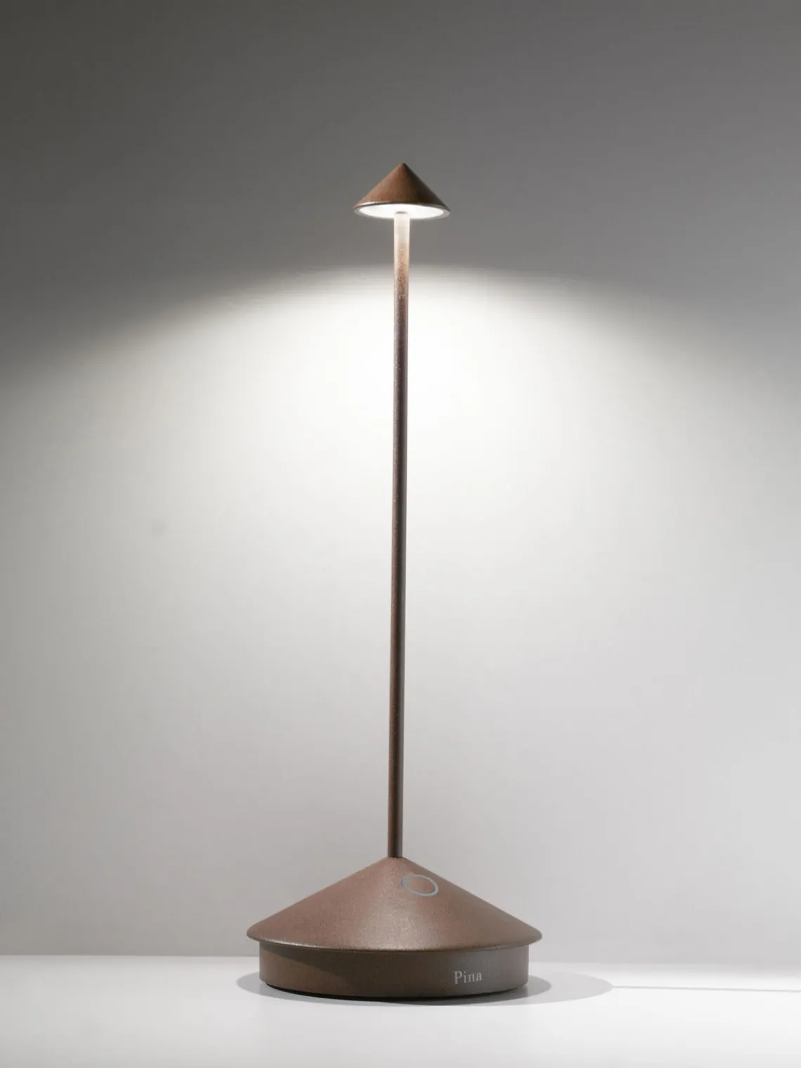 Lámparas De Mesa De Exterior|Lámparas De Mesa De Exterior>Zafferano Lámpara de mesa LED regulable pequeña Pina Pro, portátil Marrón