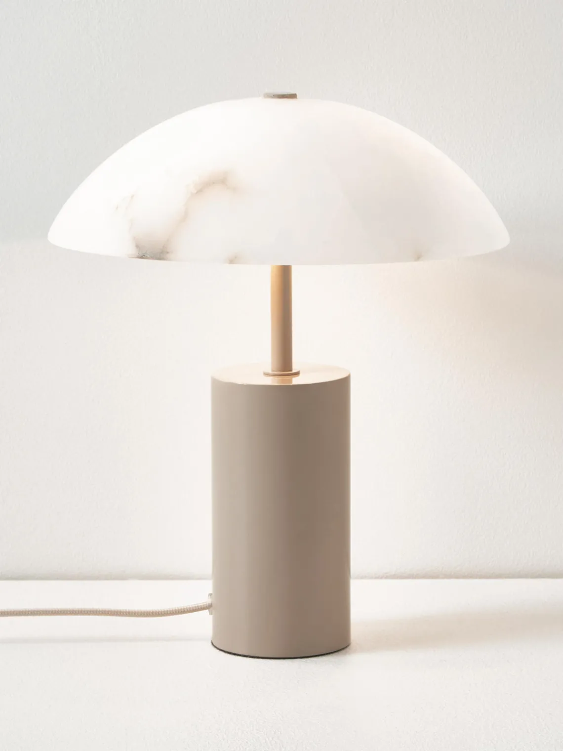 Lámpara de mesa pequeña de alabastro Essi Lámparas De Mesa|Lámparas De Techo