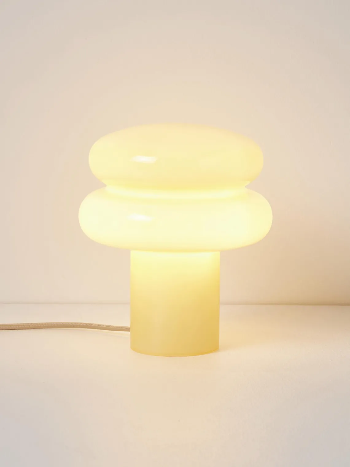 Lámparas De Mesa|Lámparas De Techo>Westwing Collection Lámpara de mesa pequeña de vidrio opalino Baya Amarillo claro