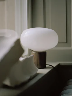 Lámpara de mesa pequeña Karl-Johan Lámparas De Mesa|Lámparas De Techo