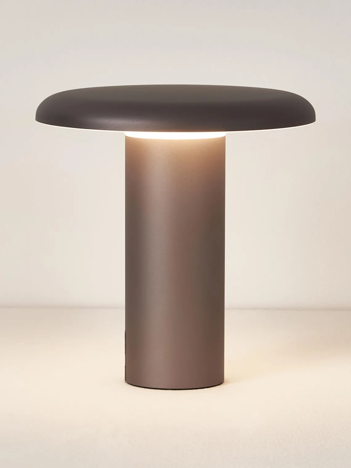 Lámparas De Mesa|Lámparas De Techo>Artemide Lámpara de mesa pequeña LED regulable Takku, portátil Taupe