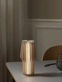 Lámparas De Mesa|Lámparas De Mesita De Noche>Eva Solo Lámpara de mesa pequeña LED regulable Radiant, portátil Beige claro