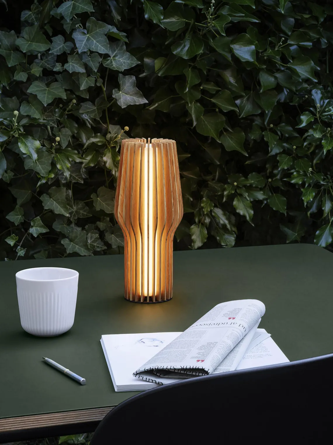 Lámparas De Mesa|Lámparas De Techo>Eva Solo Lámpara de mesa pequeña LED regulable Radiant, portátil Madera de roble