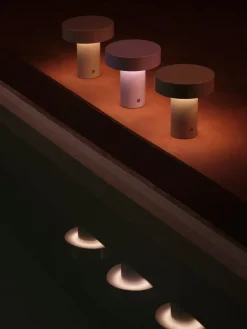 Clearance Lámpara de mesa pequeña LED regulable Kamal, pórtatil Lámparas De Mesa|Lámparas De Techo