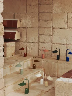 Lámparas De Mesa|Lámparas De Techo>Ferm Living Lámpara de mesa pequeña LED regulable Arum, portátil Verde salvia