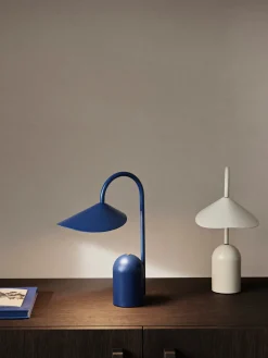 Online Lámpara de mesa pequeña LED regulable Arum, portátil Lámparas De Mesa|Lámparas De Techo