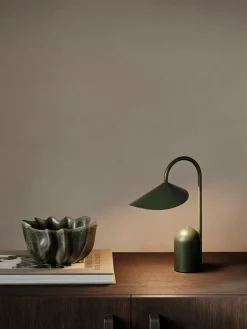 Lámparas De Mesa|Lámparas De Techo>Ferm Living Lámpara de mesa pequeña LED regulable Arum, portátil Verde salvia