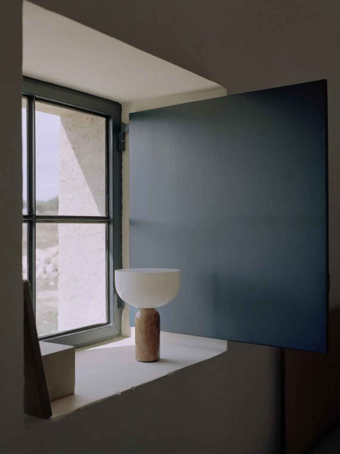 Lámparas De Mesa|Lámparas De Techo>New Works Lámpara de mesa pequeña móvil de mármol Kizu, regulable Blanco, mármol terracota