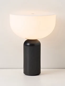 Lámparas De Mesa|Lámparas De Techo></noscript>New Works Lámpara de mesa pequeña móvil de mármol Kizu, regulable Blanco, mármol negro