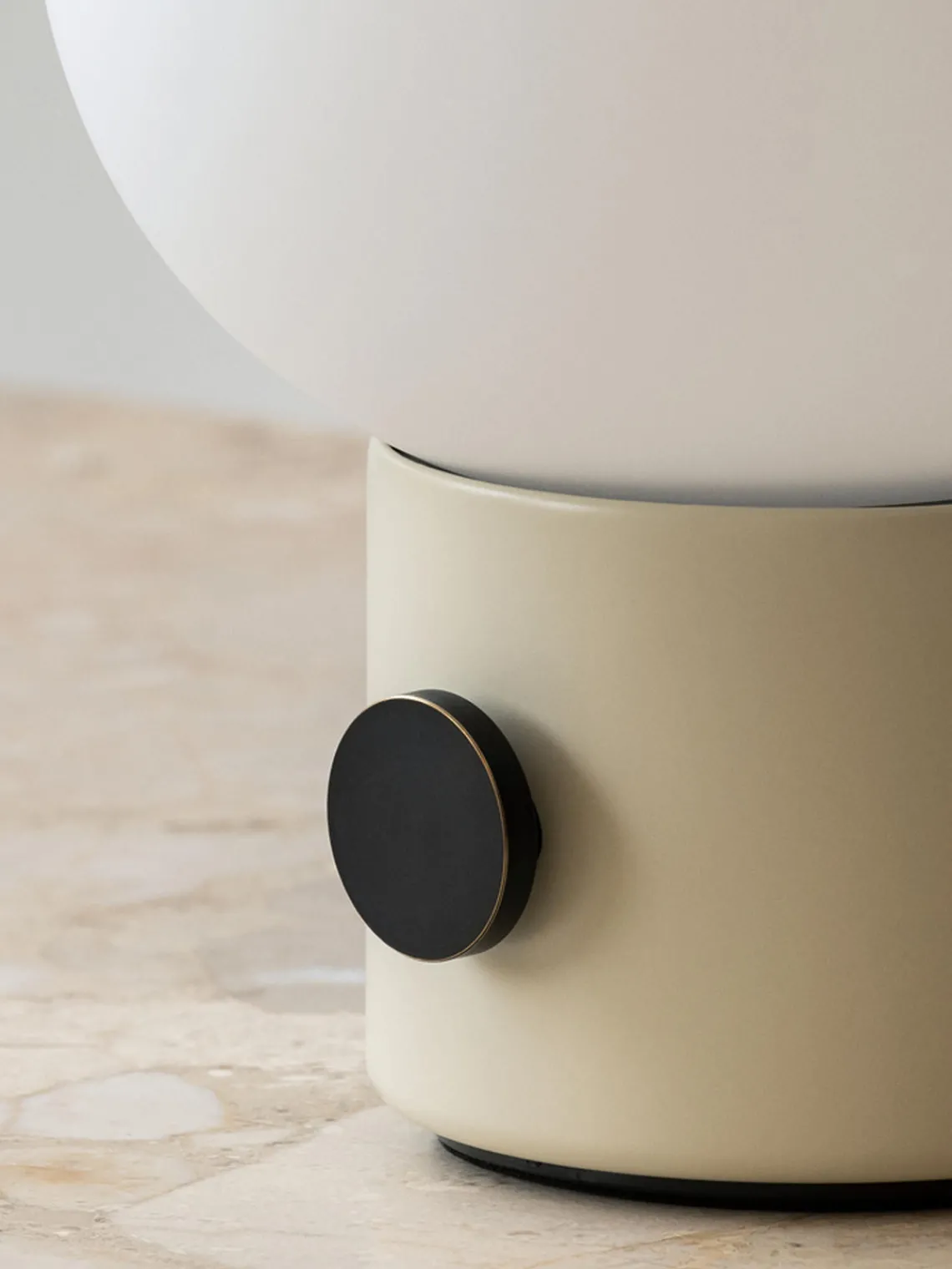 Lámparas De Mesa|Lámparas De Techo>Audo Copenhagen Lámpara de mesa pequeña regulable con puerto USB JWDA Blanco, beige