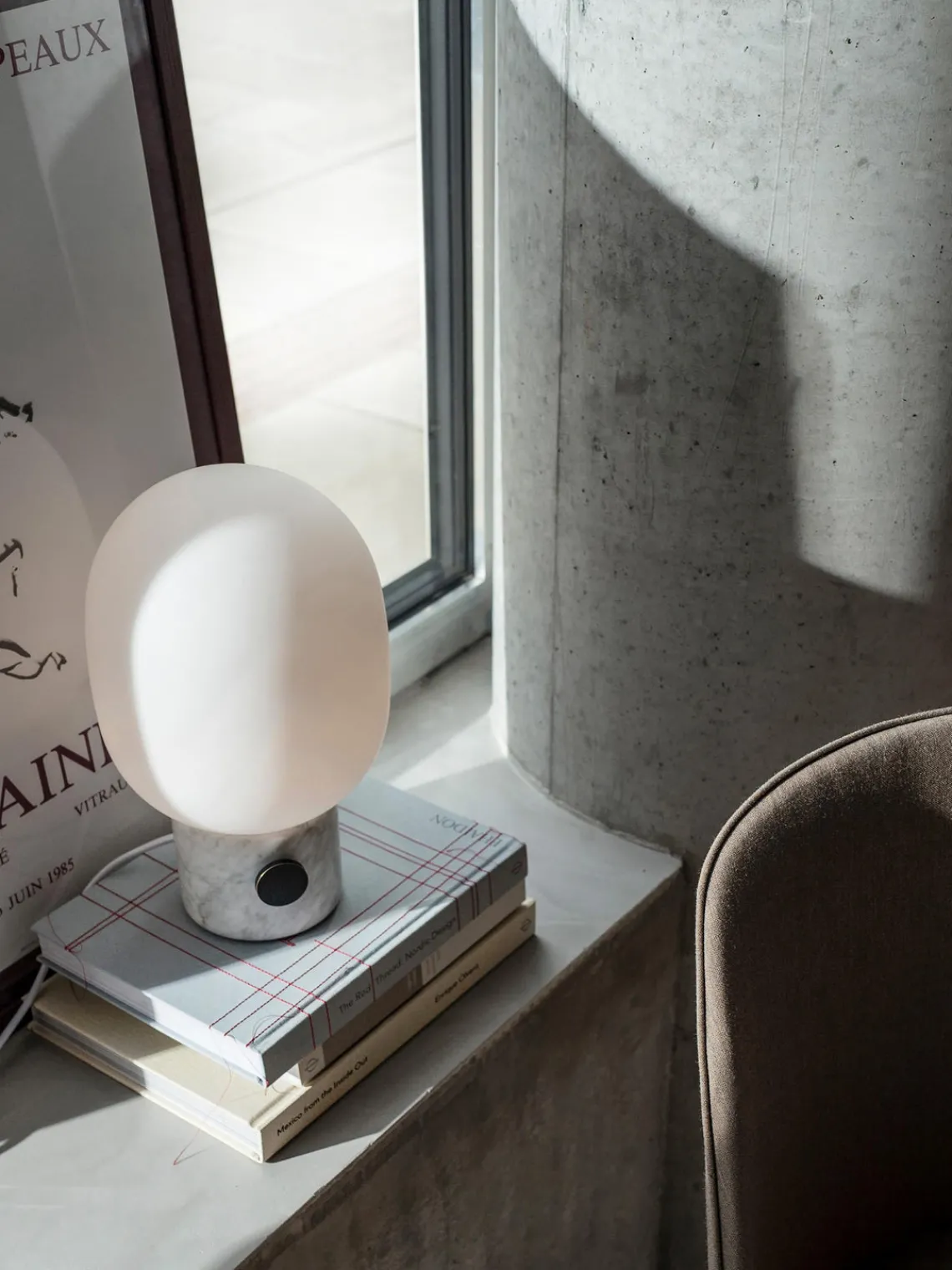 Lámparas De Mesa|Lámparas De Techo>Audo Copenhagen Lámpara de mesa pequeña regulable JWDA, 32 cm Blanco, mármol gris claro