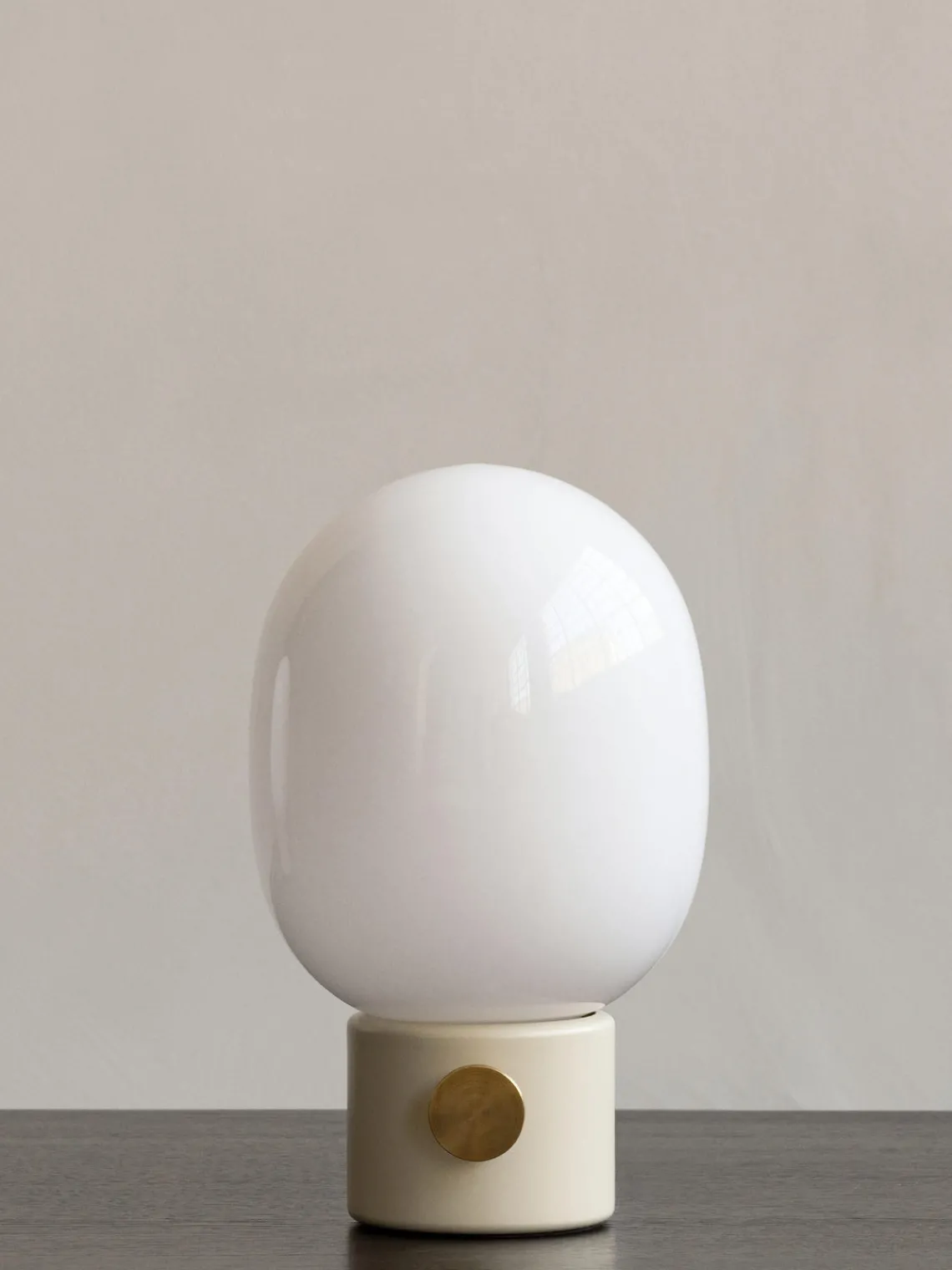 Lámparas De Mesa|Lámparas De Techo>Audo Copenhagen Lámpara de mesa pequeña regulable JWDA, 29 cm Blanco, beige claro, dorado