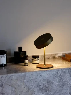 Lámparas De Mesa|Lámparas De Techo>Halo Design Lámpara de mesa pequeña regulable On The Move, portátil Dorado con efecto envejecido, madera de nogal