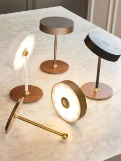 Best Lámpara de mesa pequeña regulable On The Move, portátil Lámparas De Mesa|Lámparas De Techo