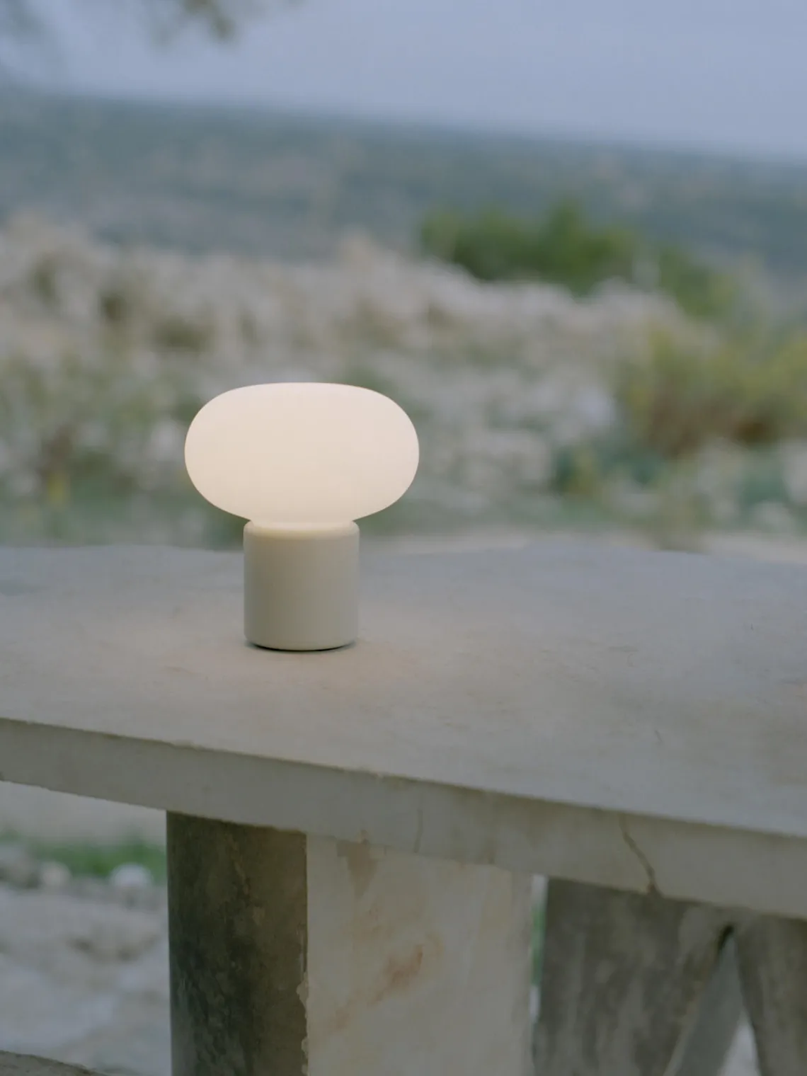 Lámparas De Mesa|Lámparas De Techo>New Works Lámpara de mesa pequeña regulable Karl-Johan, portátil Blanco, gris claro