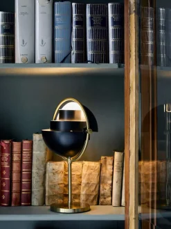 Lámparas De Mesa|Lámparas De Techo>GUBI Lámpara de mesa regulable y ajustable Multi-Lite, portátil Negro mate, dorado mate