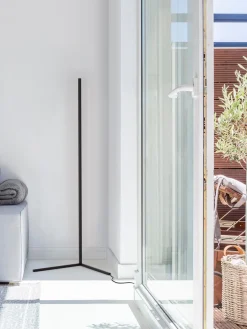 Outlet Lámpara de pie LED V-line Lámparas De Pie|Lámparas De Techo