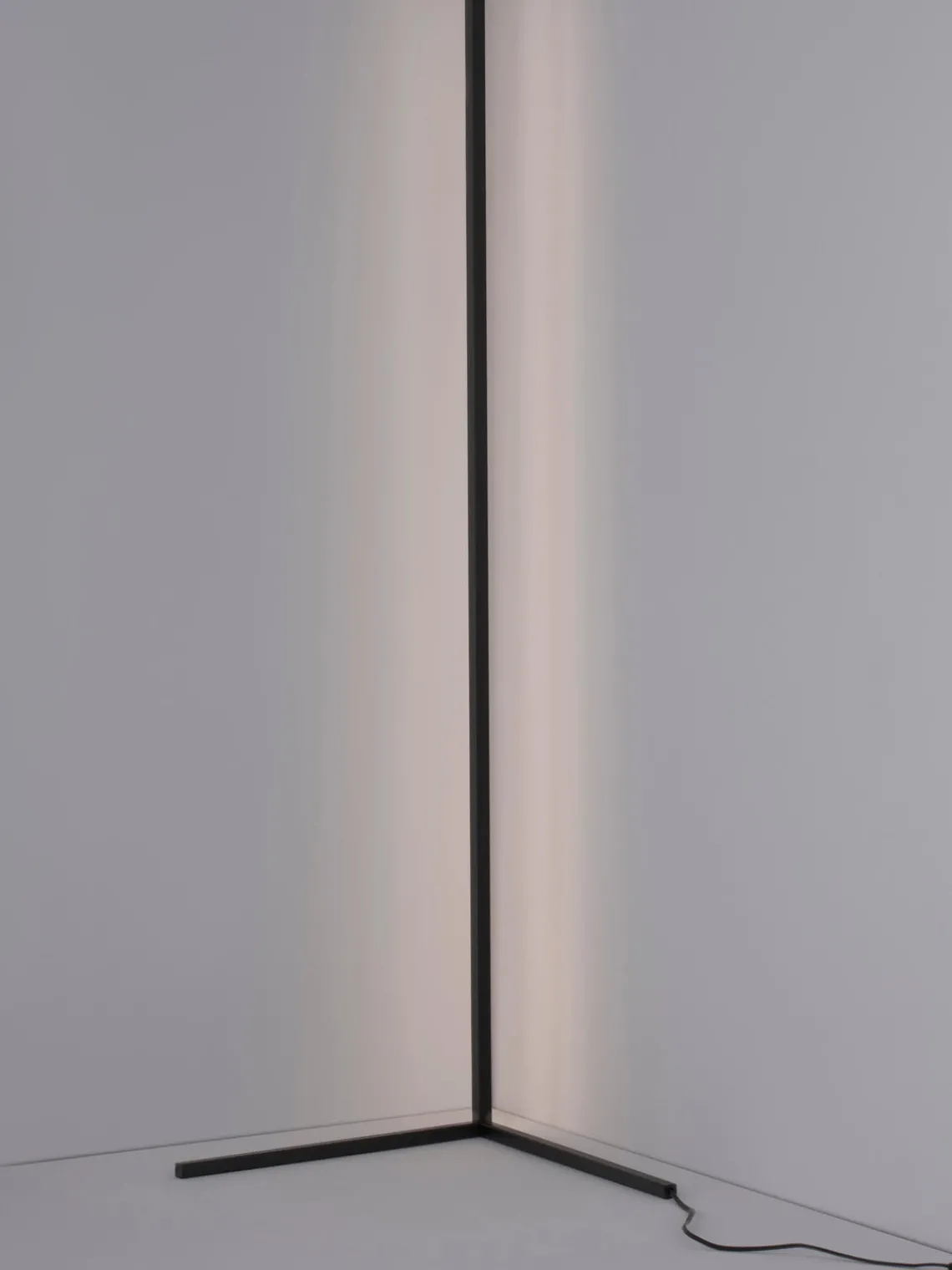 Outlet Lámpara de pie LED V-line Lámparas De Pie|Lámparas De Techo