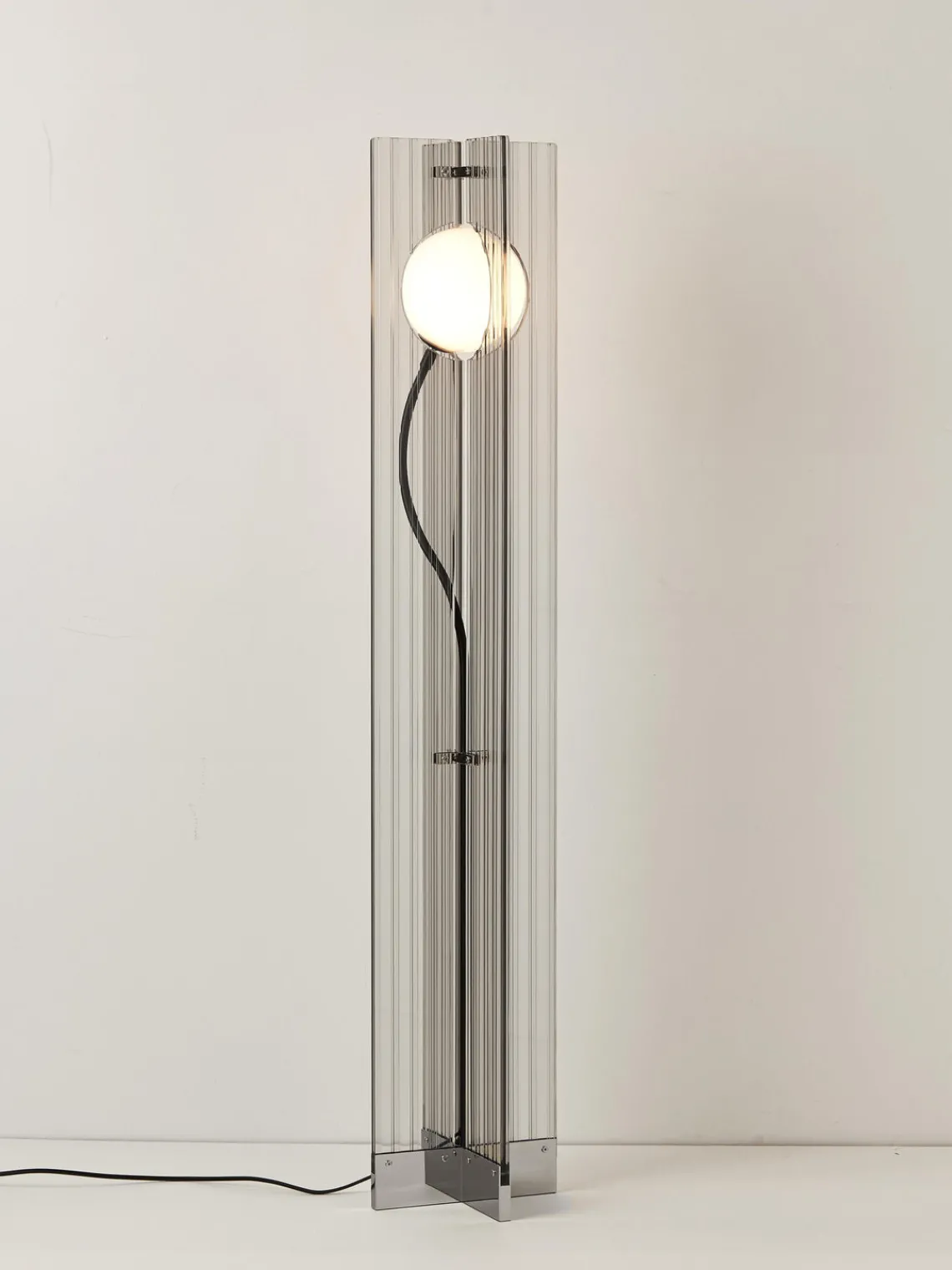 Hot Lámpara de pie pequeña Mills Lámparas De Pie|Lámparas De Pie