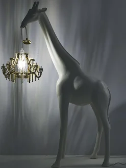 Lámparas De Pie|Lámparas De Techo></noscript>Qeeboo Lámpara de pie pequeñav Giraffe in Love