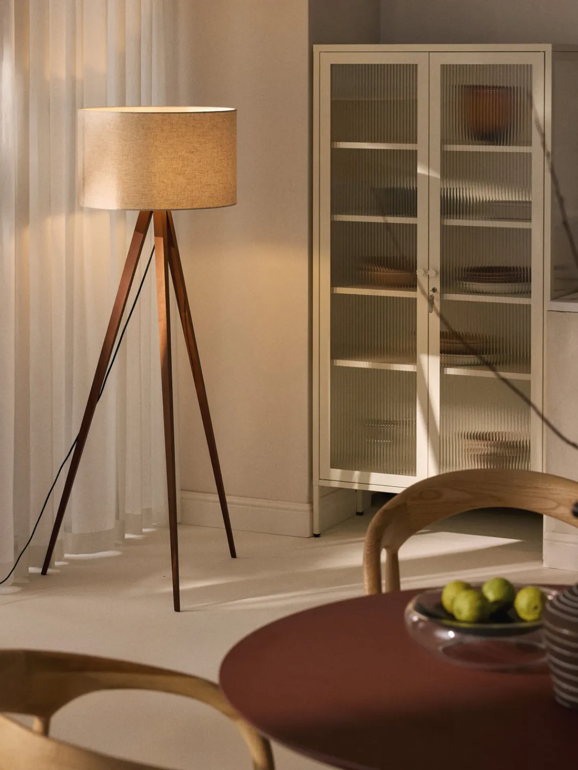 Lámparas De Pie|Lámparas De Techo>Westwing Collection Lámpara de pie trípode de madera maciza Jake Beige, marrón oscuro