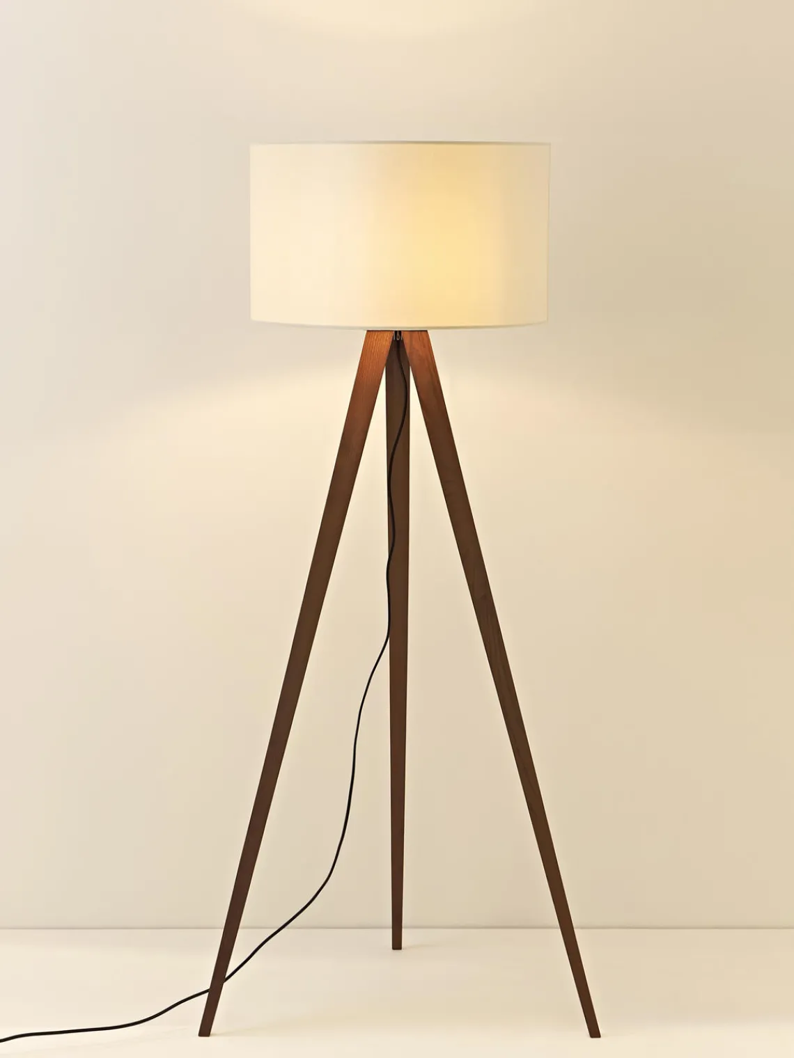 Hot Lámpara de pie trípode de madera maciza Jake Lámparas De Pie|Lámparas De Techo