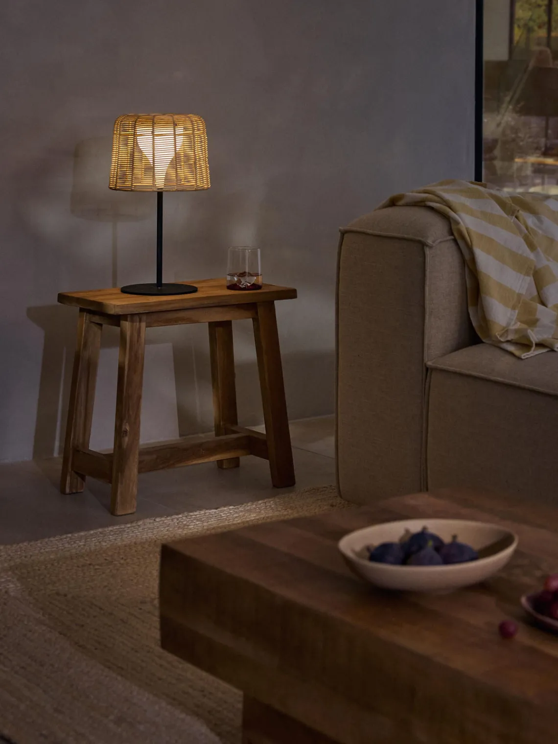 New Lámpara LED solar para interior/exterior con pantalla de ratán Kyra Lámparas De Mesa De Exterior|Lámparas De Techo