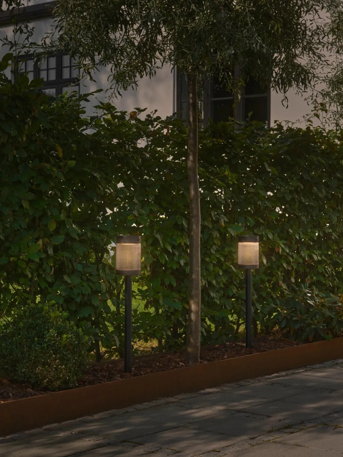 Lámparas De Pie Para Exterior|Luces De Suelo Exterior> Lámpara solar LED para exterior Coupar, con sensor de movimiento