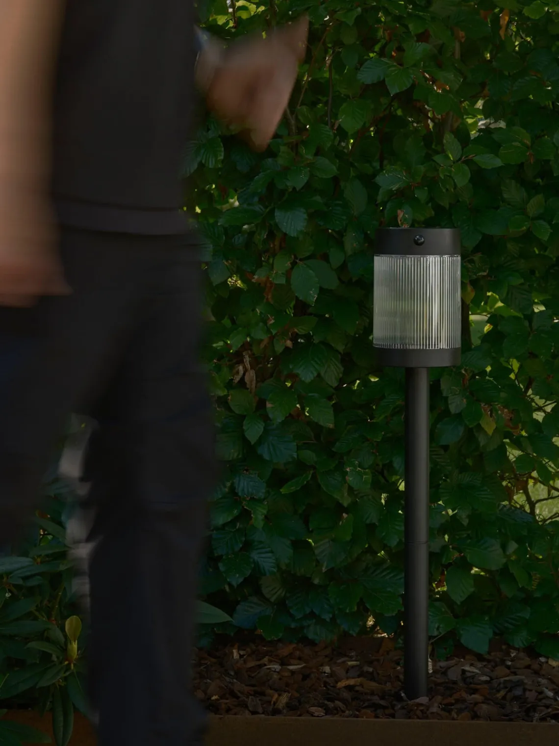 Lámparas De Pie Para Exterior|Luces De Suelo Exterior> Lámpara solar LED para exterior Coupar, con sensor de movimiento