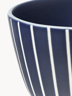 Maceteros|Maceteros De Exterior></noscript>Westwing Collection Macetero artesanal Elio, 23 cm Azul oscuro, blanco crema