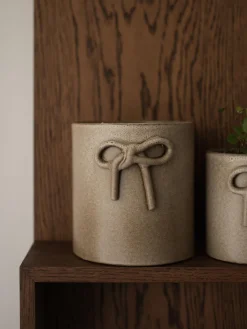 Maceteros|Jarrones>DBKD Macetero de cerámica Bow, 14 cm Beige jaspeado y mate