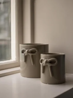 Maceteros|Jarrones></noscript>DBKD Macetero de cerámica Bow, 14 cm Beige claro brillante