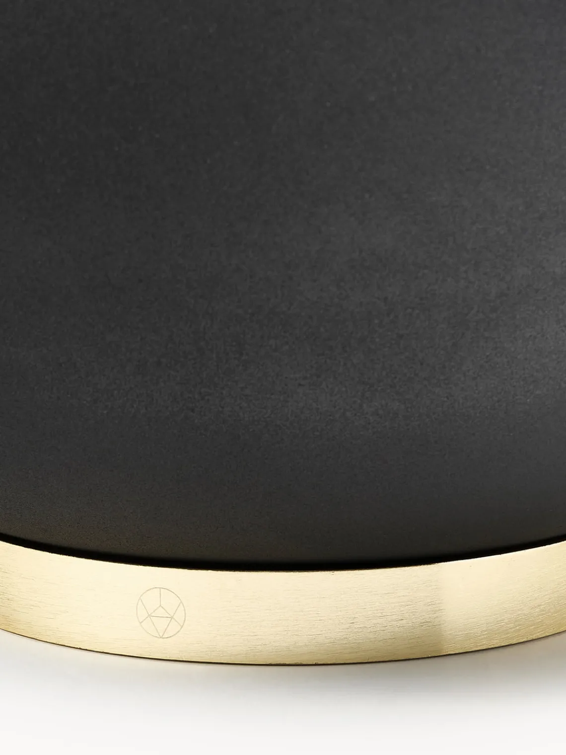 Maceteros|Jarrones>AYTM Macetero de metal Globe Negro