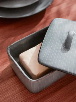 Mantequilleras|Vajillas Completas></noscript>Broste Copenhagen Mantequillera artesanal Nordic Sea Gris, azul