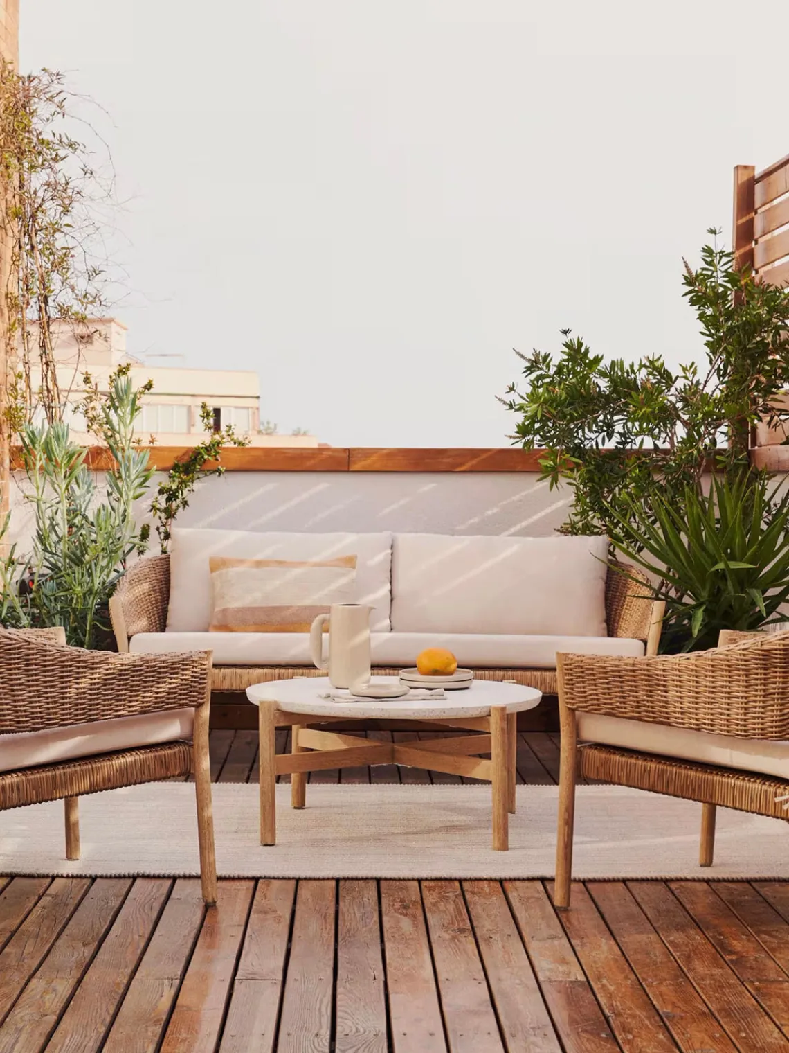 Mesas Auxiliares De Jardín|Mesas Auxiliares De JardíN> Mesa auxiliar de jardín redonda de terrazo y madera de eucalipto Pola