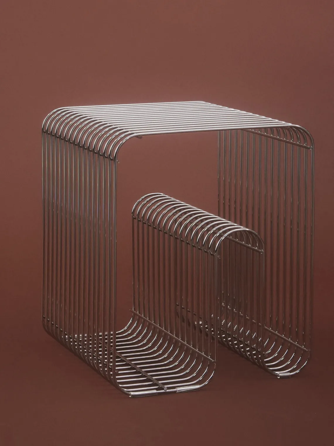 Pufs Y Otomanos|Pufs Y Otomanos>AYTM Mesa auxiliar de metal Curva Plateado brillante