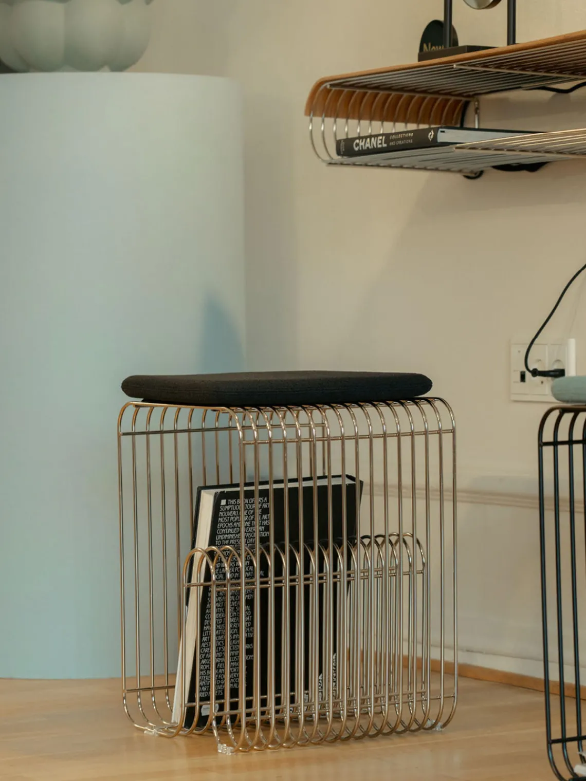 Pufs Y Otomanos|Pufs Y Otomanos>AYTM Mesa auxiliar de metal Curva Plateado brillante