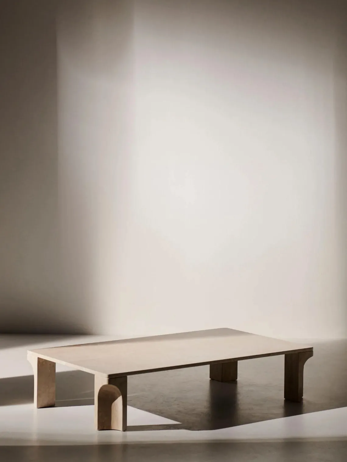 Mesas De Centro|Mesas De Centro>GUBI Mesa de centro de travertino Doric, 140 cm