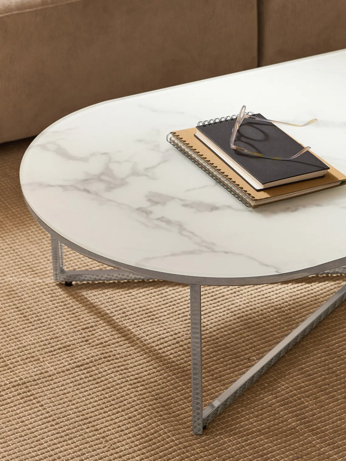 Mesas De Centro|Mesas De Centro>Westwing Collection Mesa de centro ovalada con tablero de vidrio en look mármol Antigua Aspecto mármol blanco, plateado brillante