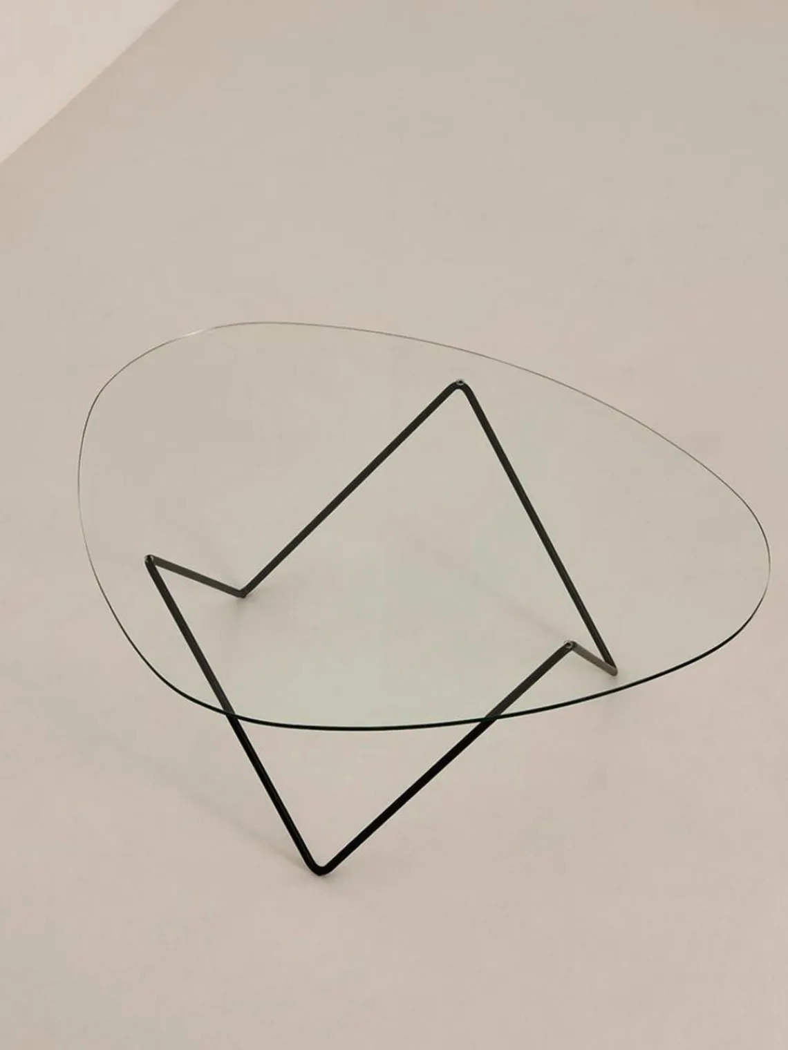 Mesas De Centro|Mesas De Centro>GUBI Mesa de centro Pedrera de forma orgánica