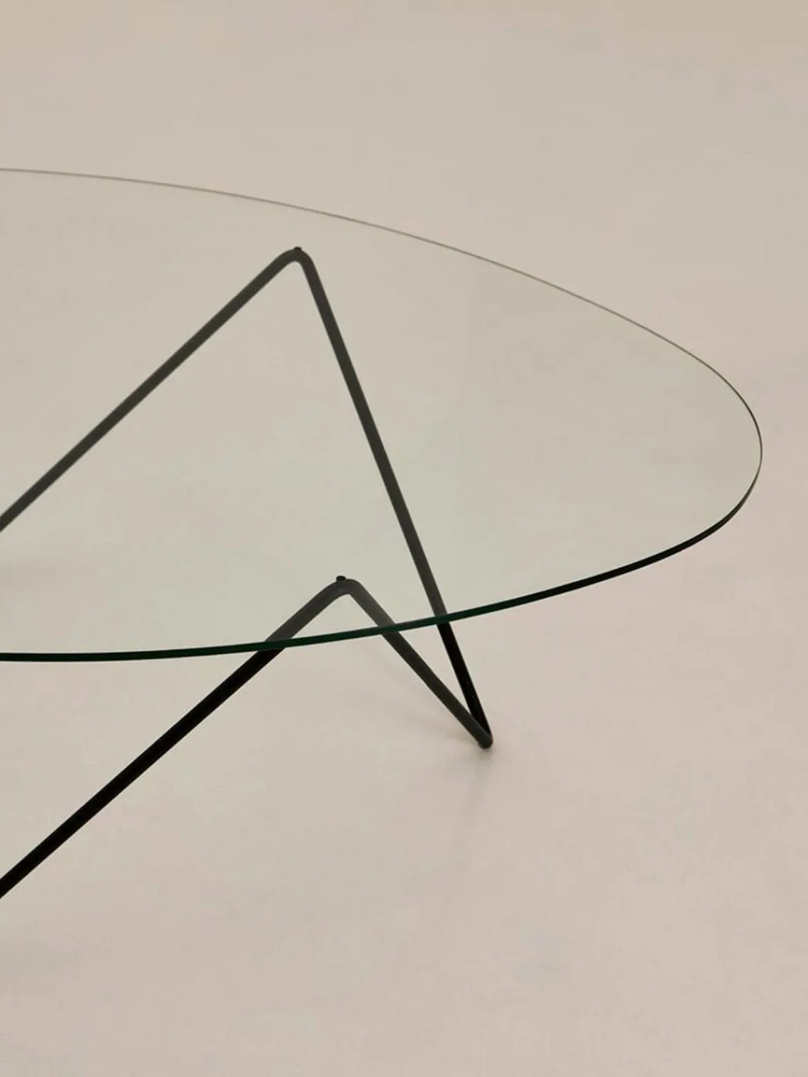 Mesas De Centro|Mesas De Centro>GUBI Mesa de centro Pedrera de forma orgánica