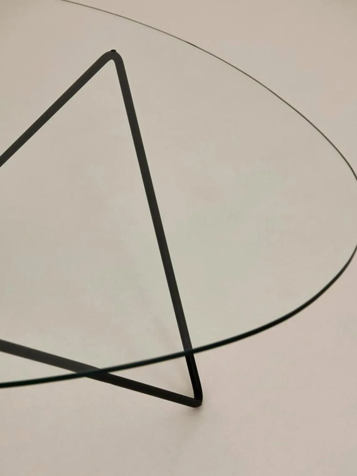 Mesas De Centro|Mesas De Centro>GUBI Mesa de centro Pedrera de forma orgánica