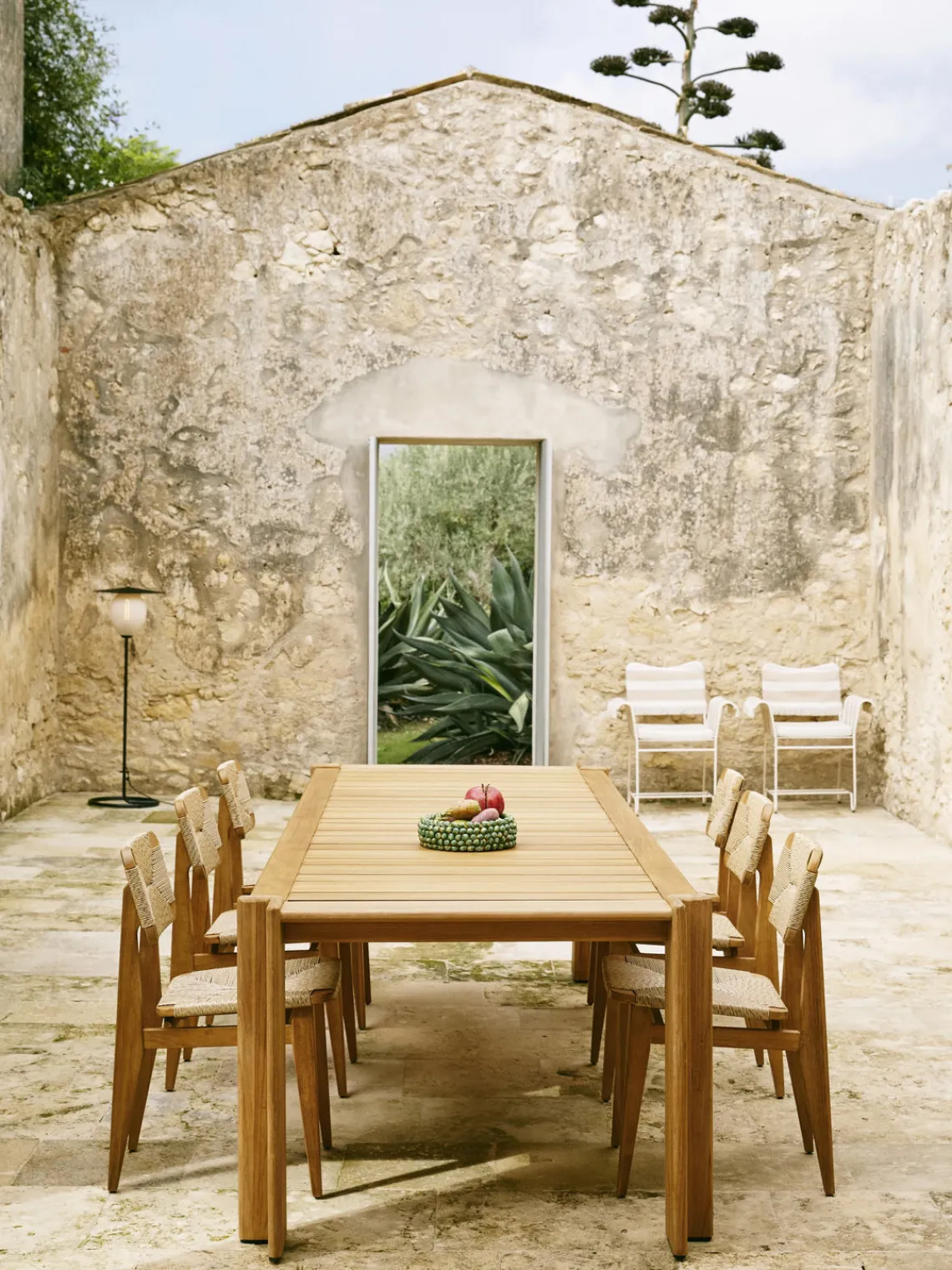 Mesas De Jardín|Mesas De JardíN>GUBI Mesa de jardín de madera de teca Atmosfera, tamaños diferentes