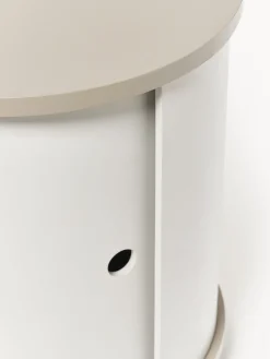 Mesitas De Noche|Mesitas De Noche></noscript>Westwing Collection Mesilla de noche con puerta corredera Svea Gris claro, beige