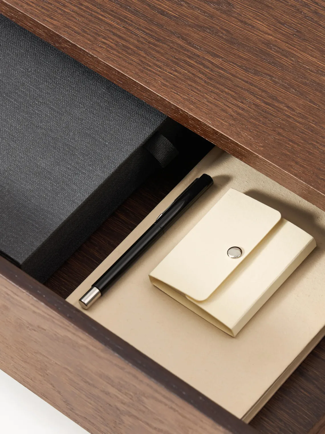 Mesitas De Noche|Mesitas De Noche>Westwing Collection Mesilla de noche de madera Larsen Madera de roble lacada en marrón oscuro