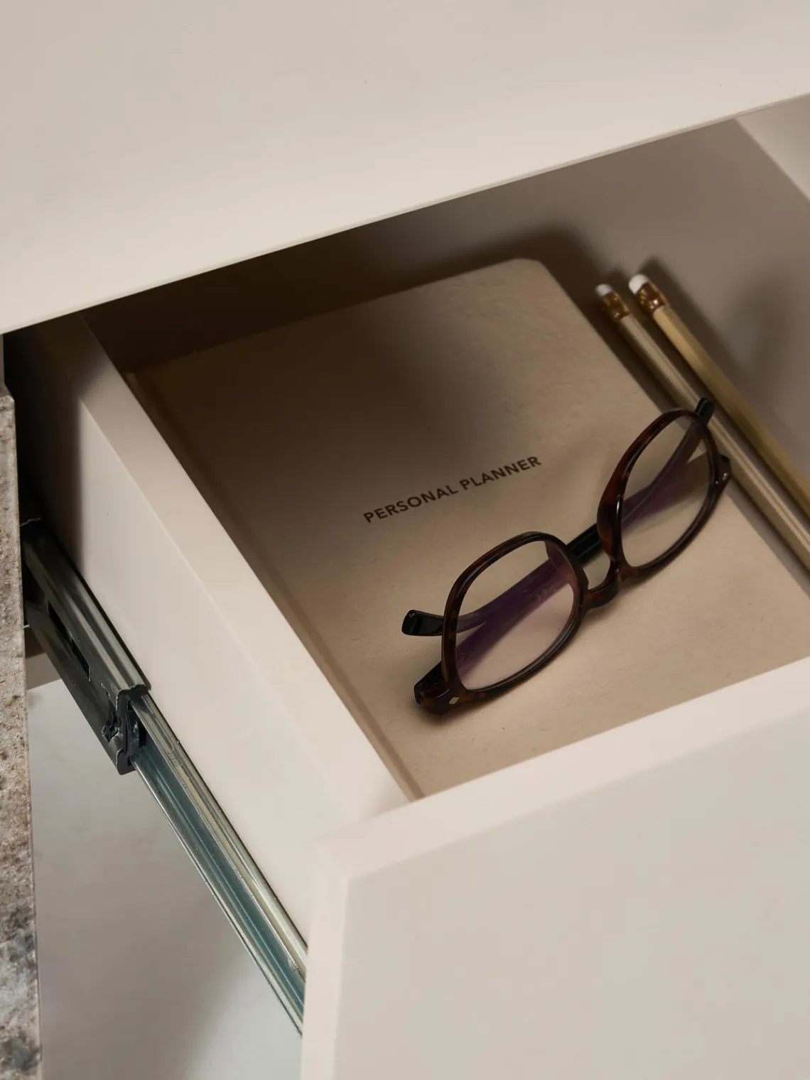 Hot Mesilla de noche de mármol y metal Bruce Mesitas De Noche|Mesitas De Noche