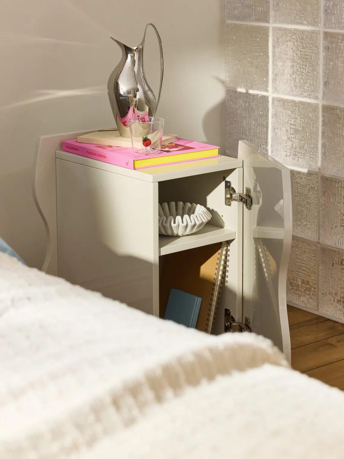 Mesitas De Noche|Mesitas De Noche>Westwing Collection Mesita de noche brillante Emina Beige claro