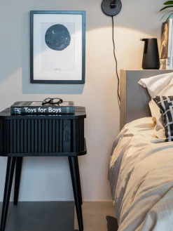 Mesitas De Noche|Mesitas De Noche>Zuiver Mesita de noche de madera Barbier, puerta corredera Madera de fresno pintada en negro