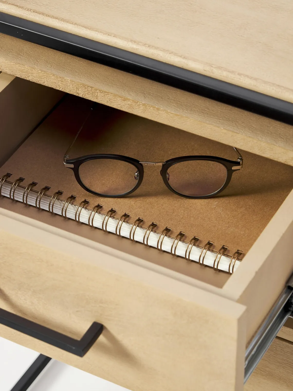 Mesitas De Noche|Mesitas De Noche>Westwing Collection Mesita de noche Lyle Madera de mango clara, negro